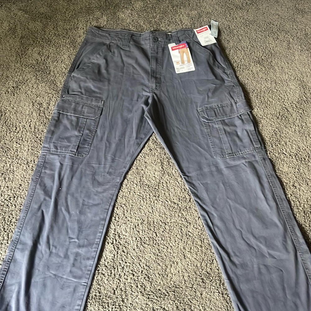 Mens Wrangler gray cargo pants NWT